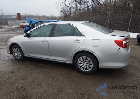 2013 Toyota Camry Le z USA, uszkodzony, nr VIN 4T1BF1FK3DU647055